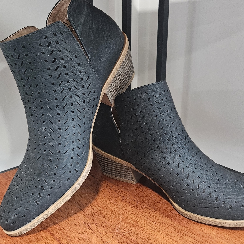 Stylish Black Ankle Boots for Women